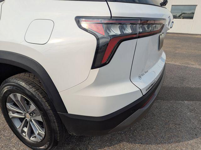 new 2026 Chevrolet Equinox car, priced at $30,695