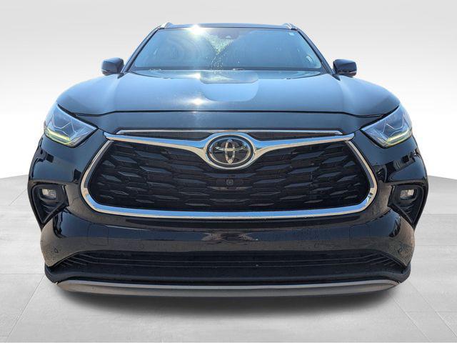 used 2024 Toyota Highlander car, priced at $46,299