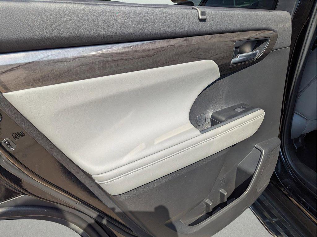 used 2024 Toyota Highlander car, priced at $42,100