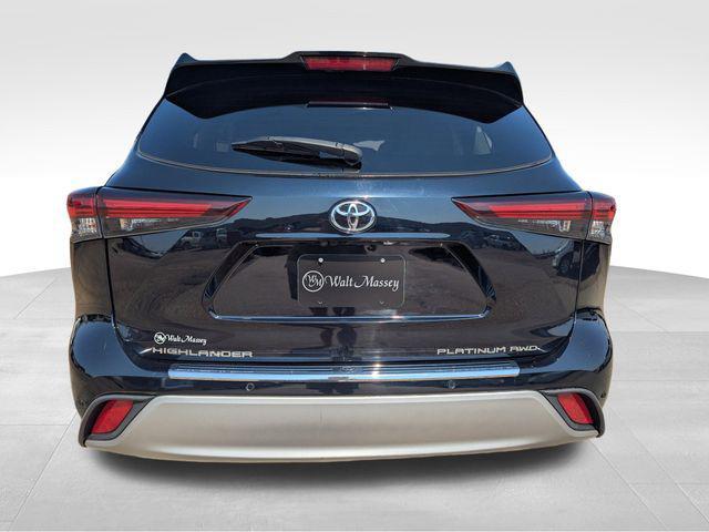 used 2024 Toyota Highlander car, priced at $46,299