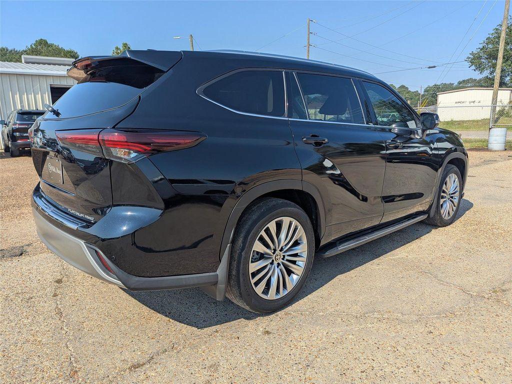 used 2024 Toyota Highlander car, priced at $40,499