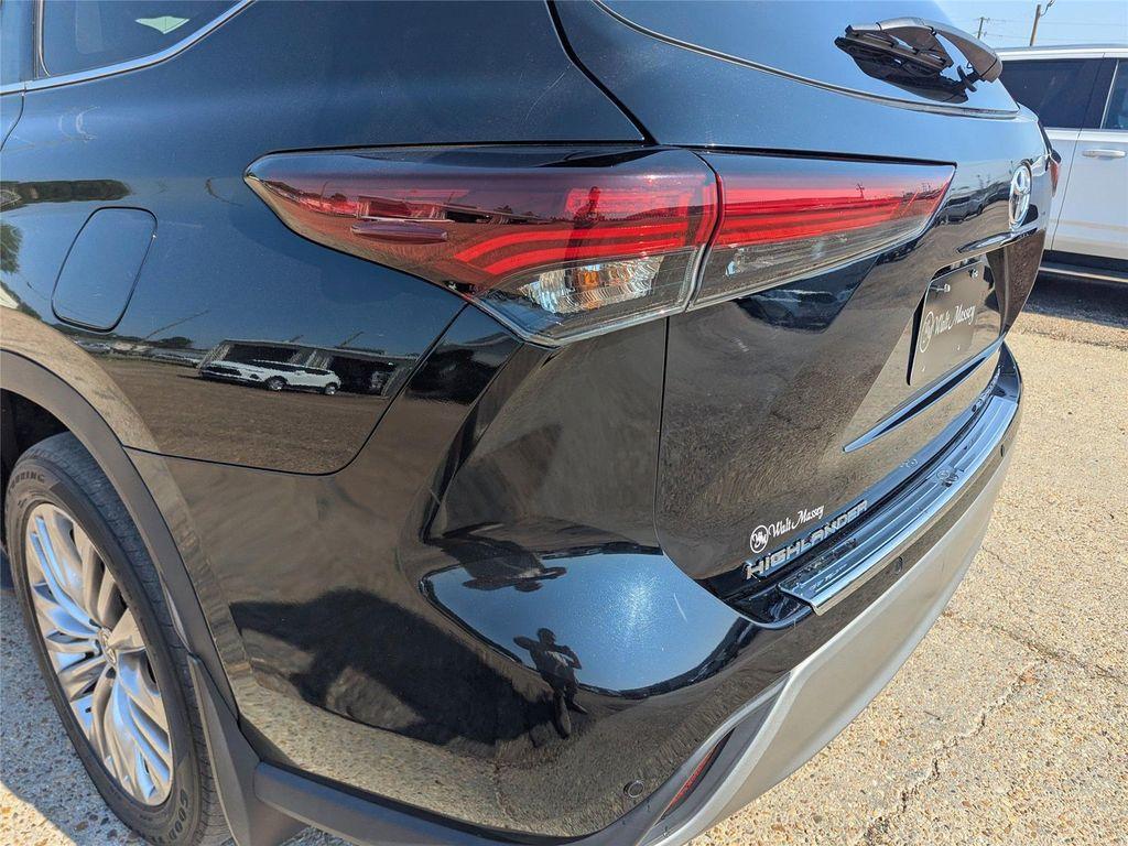 used 2024 Toyota Highlander car, priced at $40,499