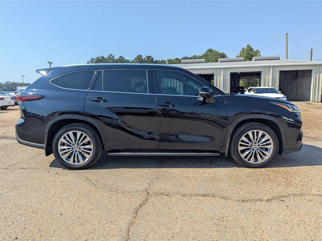 used 2024 Toyota Highlander car, priced at $40,499
