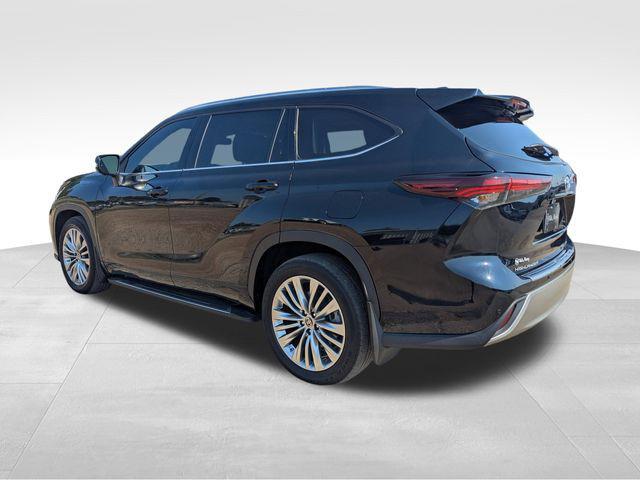 used 2024 Toyota Highlander car, priced at $46,299