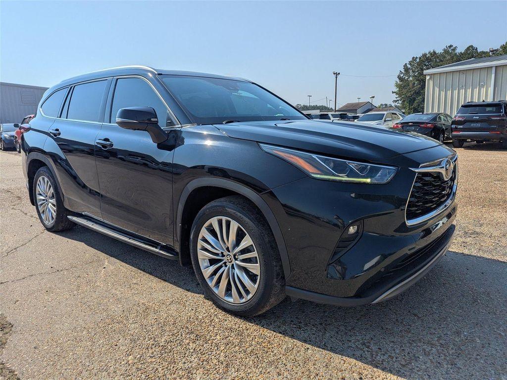 used 2024 Toyota Highlander car, priced at $40,499