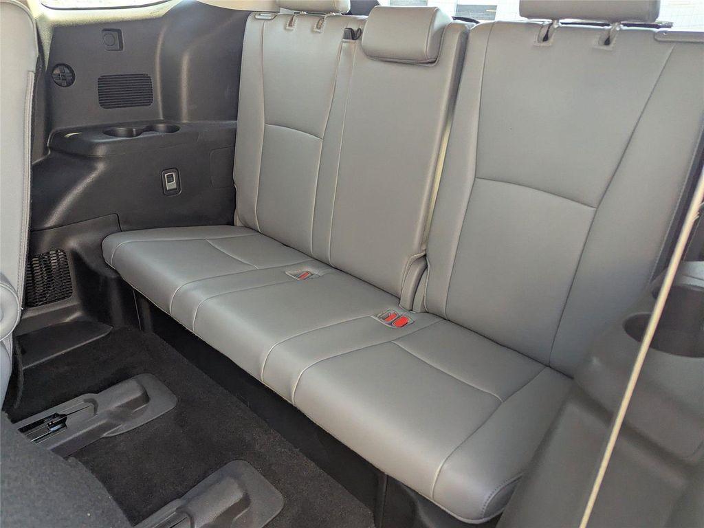 used 2024 Toyota Highlander car, priced at $40,499