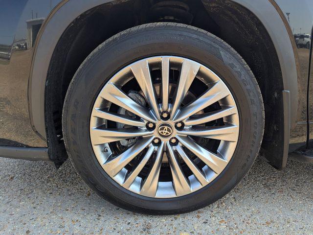 used 2024 Toyota Highlander car, priced at $46,299