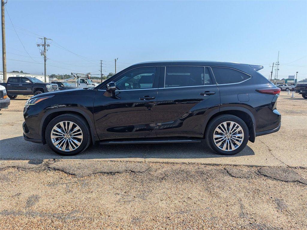 used 2024 Toyota Highlander car, priced at $40,499
