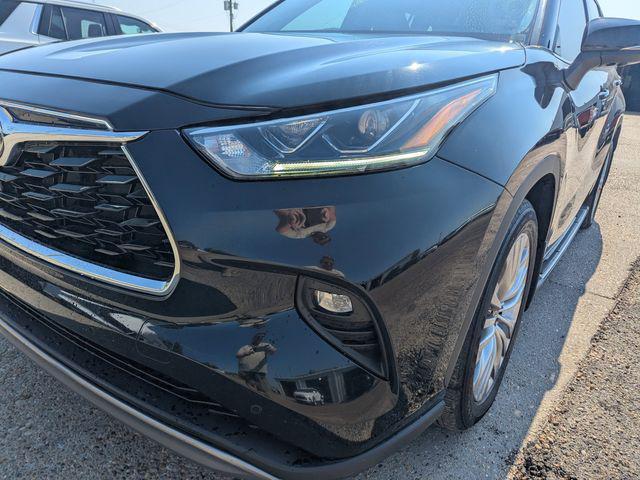 used 2024 Toyota Highlander car, priced at $46,299