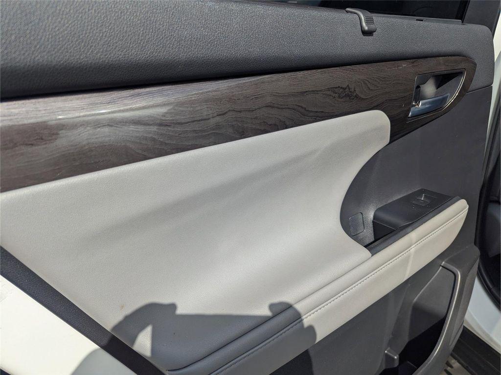 used 2022 Toyota Highlander car, priced at $39,599