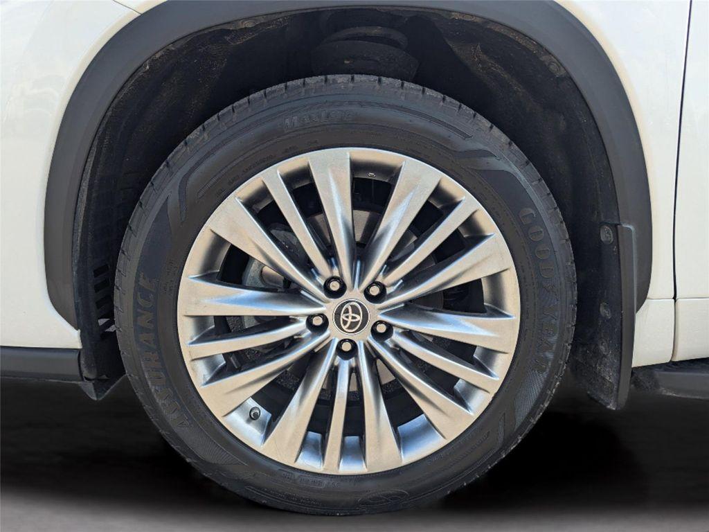 used 2022 Toyota Highlander car, priced at $39,599