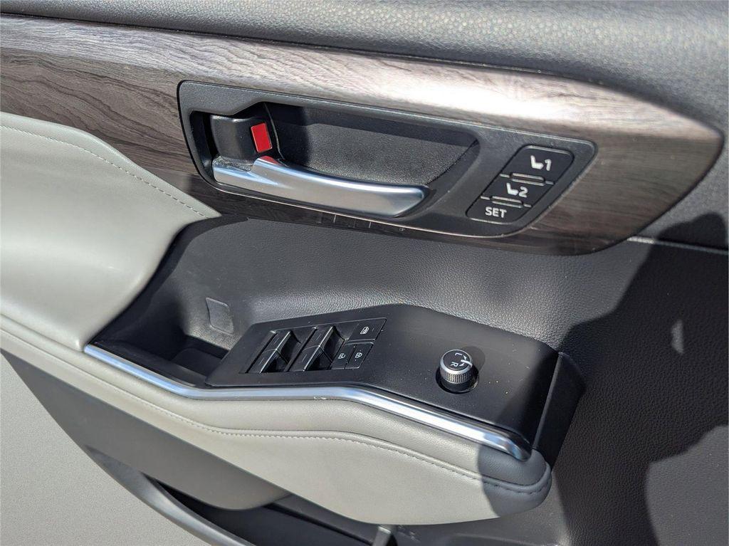 used 2022 Toyota Highlander car, priced at $39,599