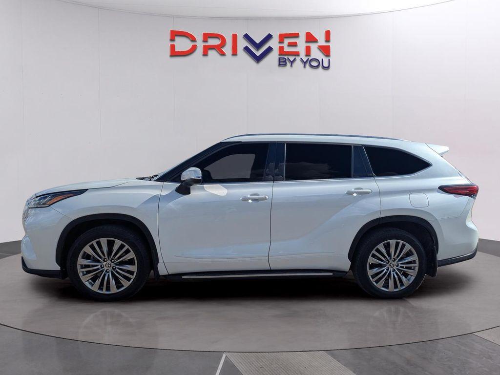 used 2022 Toyota Highlander car, priced at $39,599
