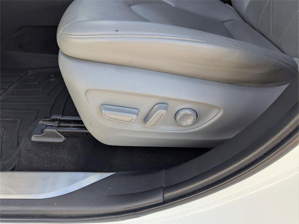 used 2022 Toyota Highlander car, priced at $39,599