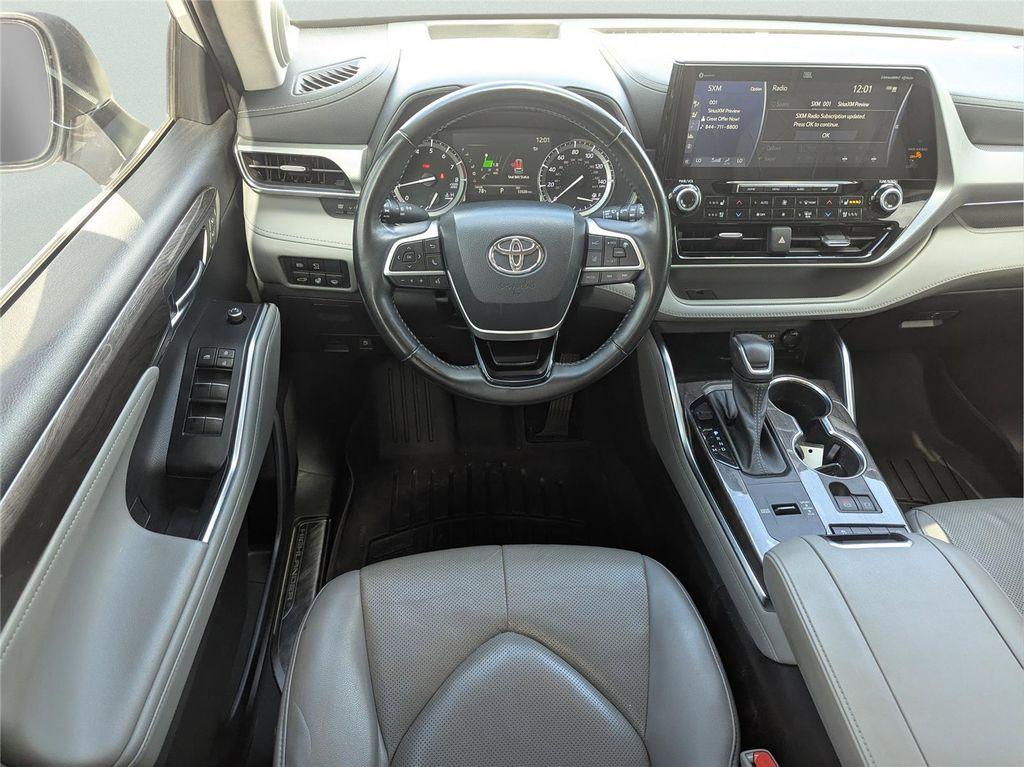 used 2022 Toyota Highlander car, priced at $39,599
