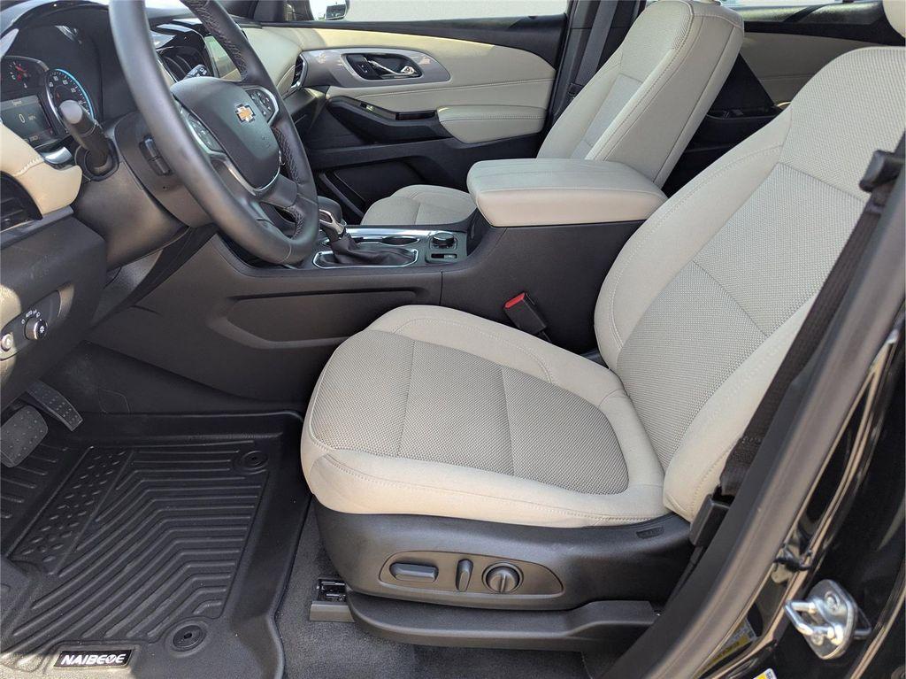 used 2023 Chevrolet Traverse car, priced at $29,999