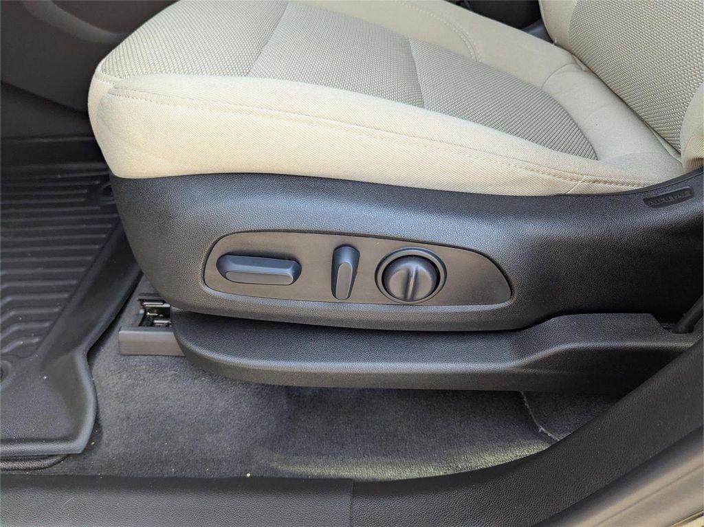 used 2023 Chevrolet Traverse car, priced at $29,999