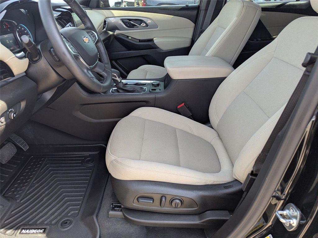 used 2023 Chevrolet Traverse car, priced at $31,999