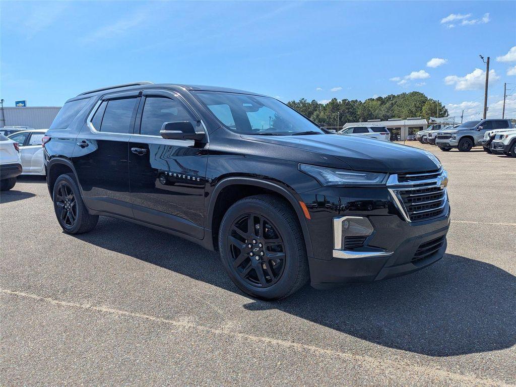 used 2023 Chevrolet Traverse car, priced at $31,999