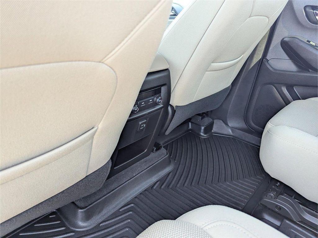 used 2023 Chevrolet Traverse car, priced at $29,999