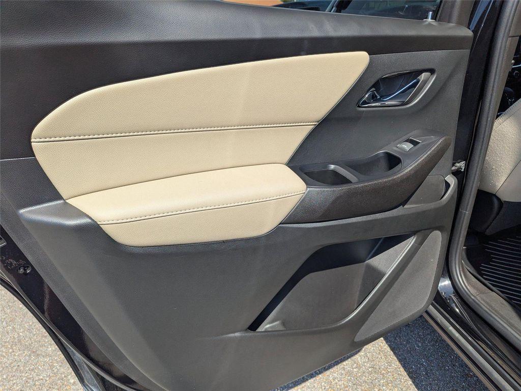 used 2023 Chevrolet Traverse car, priced at $31,999