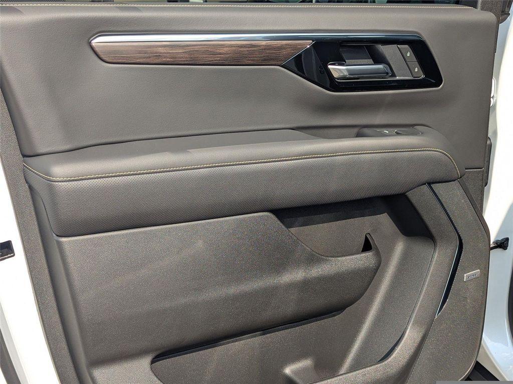 new 2025 Chevrolet Suburban car, priced at $71,810