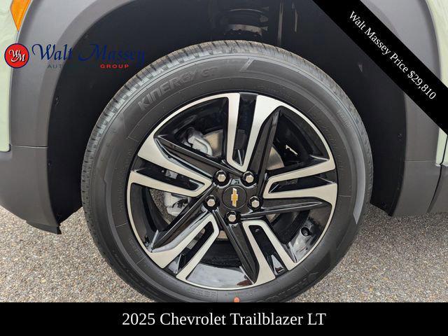 new 2025 Chevrolet TrailBlazer car, priced at $29,810