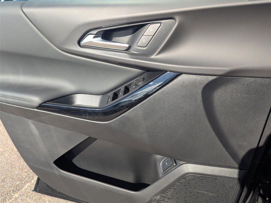 new 2026 Chevrolet Equinox car, priced at $31,910