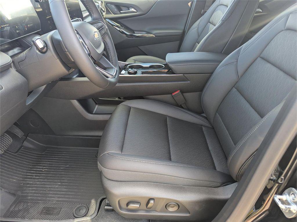 new 2026 Chevrolet Equinox car, priced at $31,910