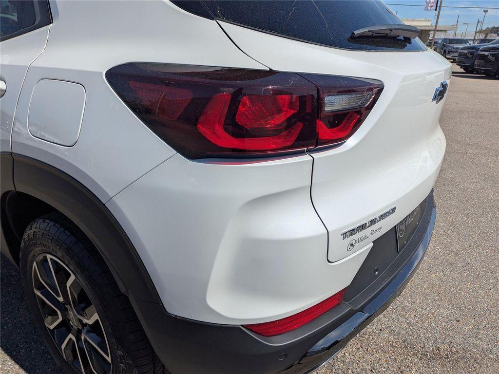 new 2025 Chevrolet TrailBlazer car, priced at $30,219