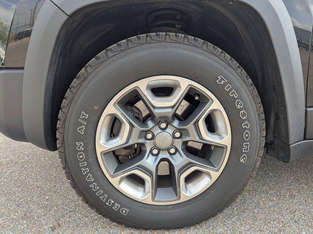 used 2019 Jeep Cherokee car, priced at $20,999