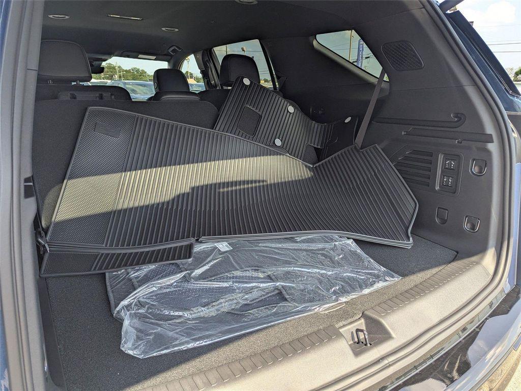 new 2026 Chevrolet Traverse car, priced at $54,219