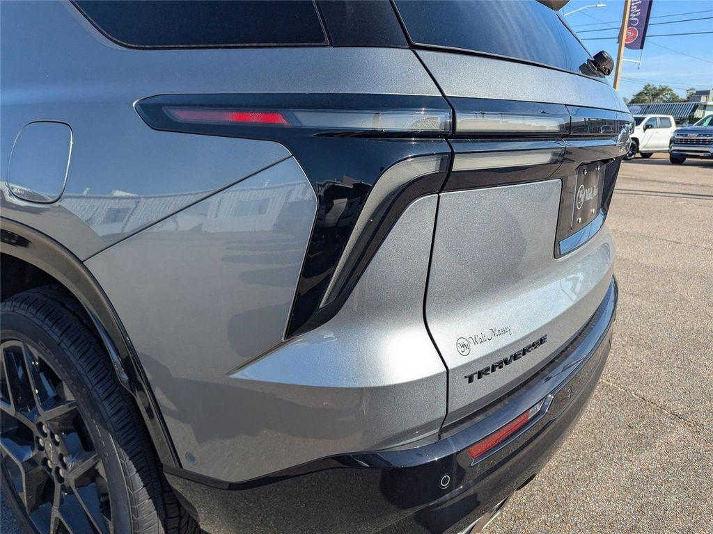 new 2026 Chevrolet Traverse car, priced at $55,114