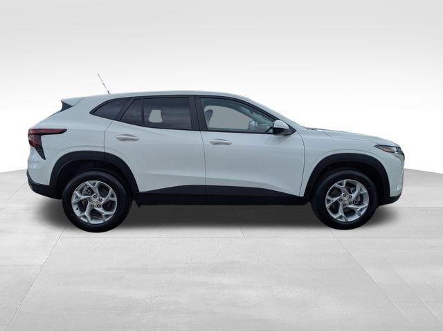 new 2025 Chevrolet Trax car, priced at $23,325