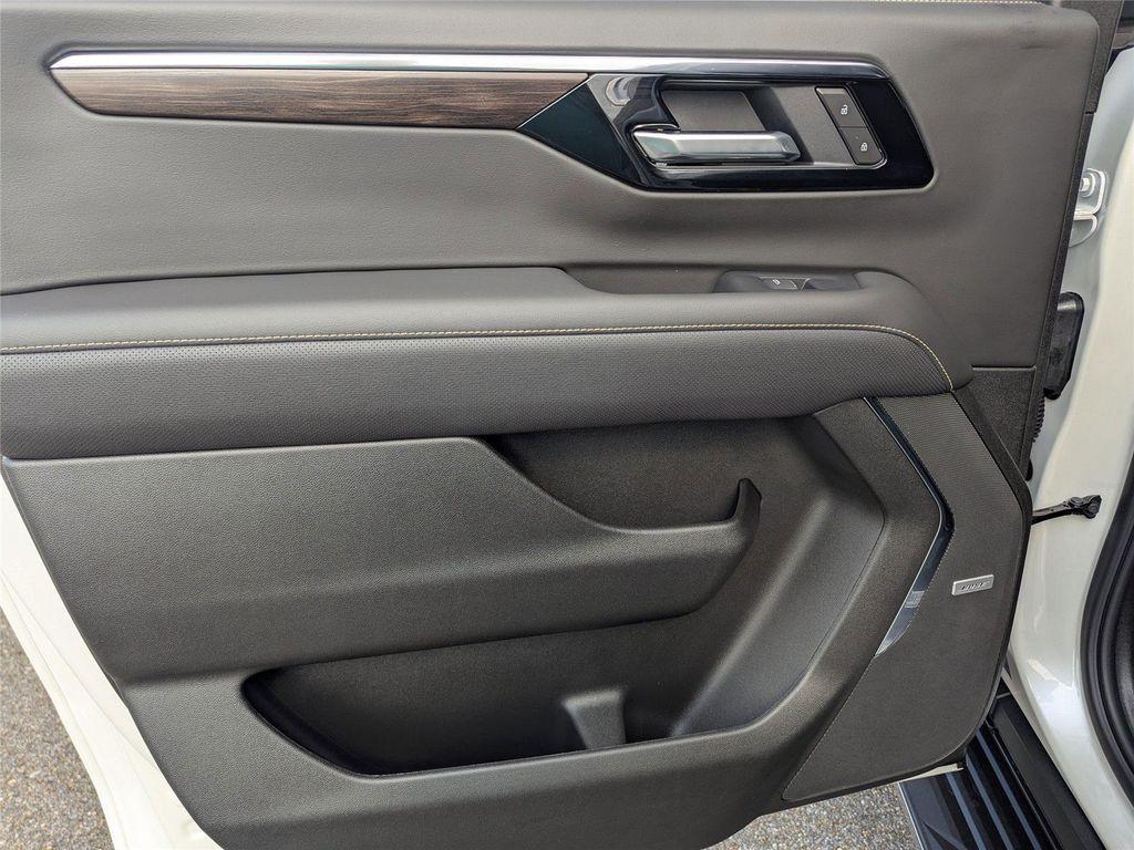 new 2025 Chevrolet Suburban car, priced at $71,810