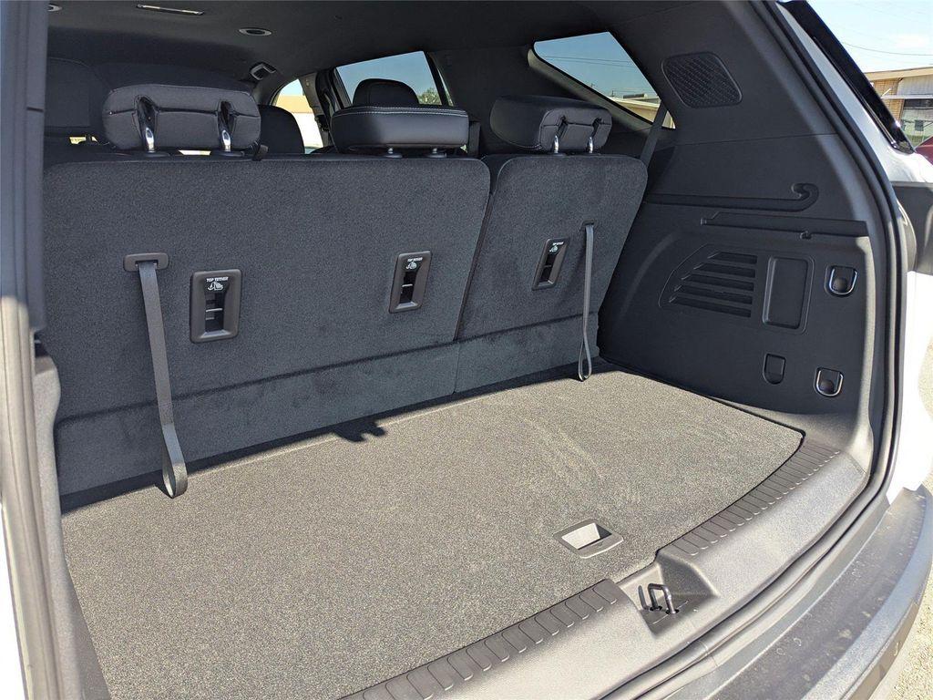 new 2026 Chevrolet Traverse car, priced at $41,336