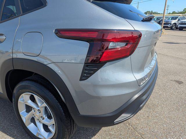 new 2025 Chevrolet Trax car, priced at $22,861