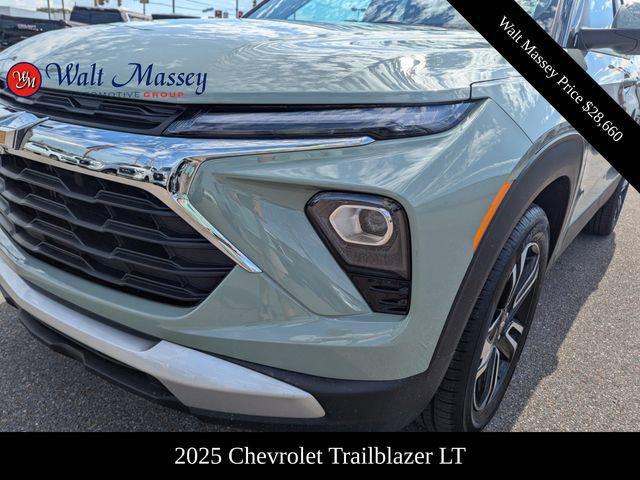 new 2025 Chevrolet TrailBlazer car, priced at $28,660