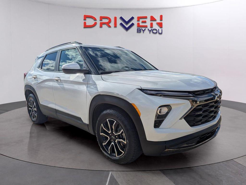 used 2025 Chevrolet TrailBlazer car, priced at $25,399