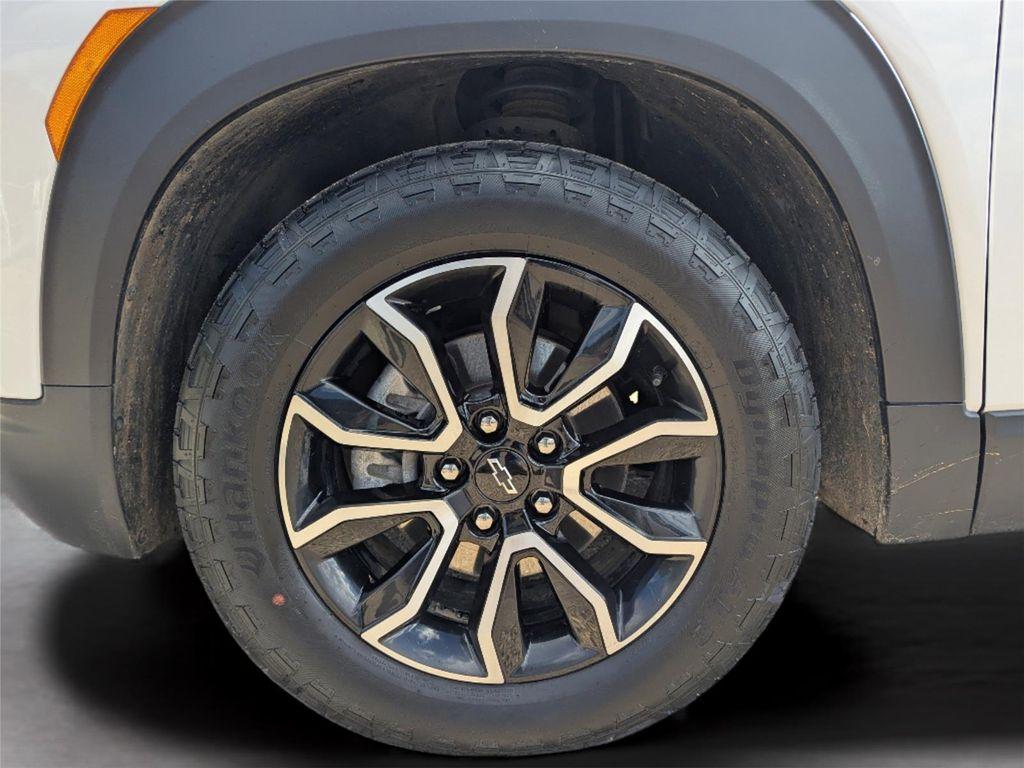 used 2025 Chevrolet TrailBlazer car, priced at $25,399