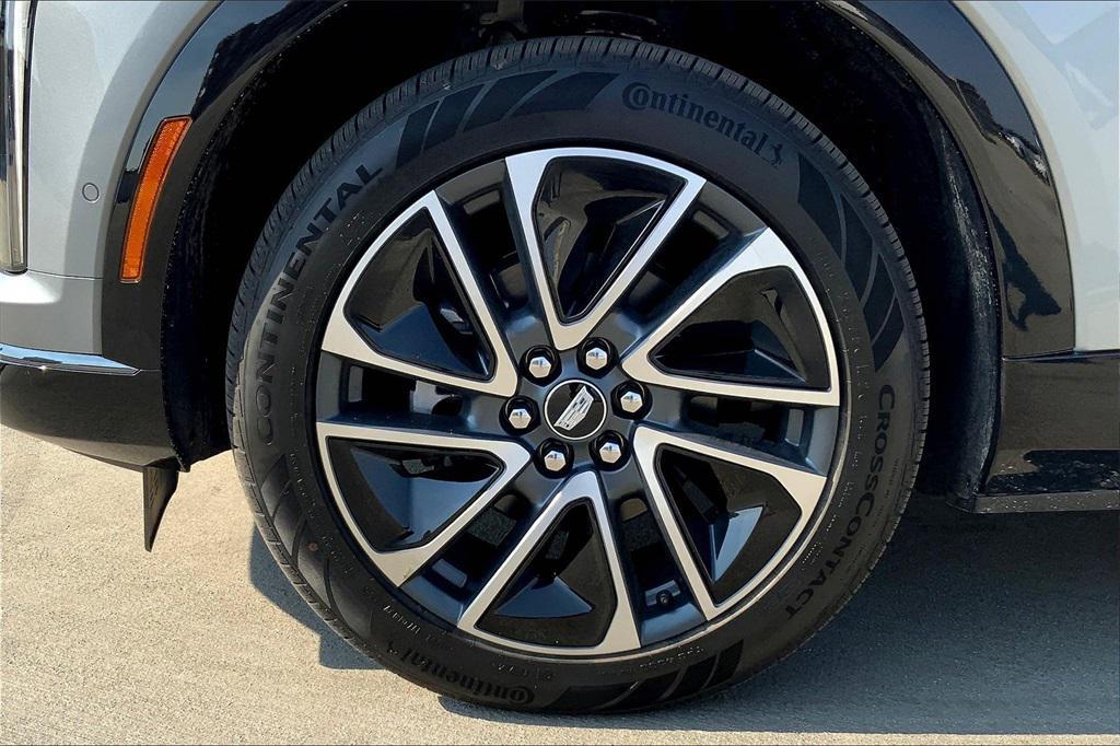 new 2025 Cadillac OPTIQ car, priced at $55,615