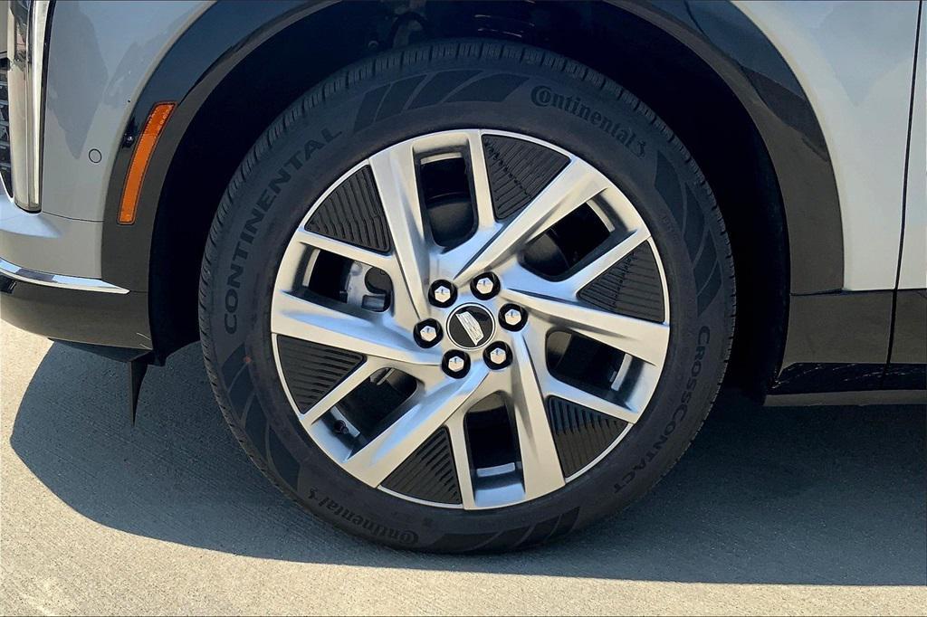 new 2025 Cadillac OPTIQ car, priced at $55,265