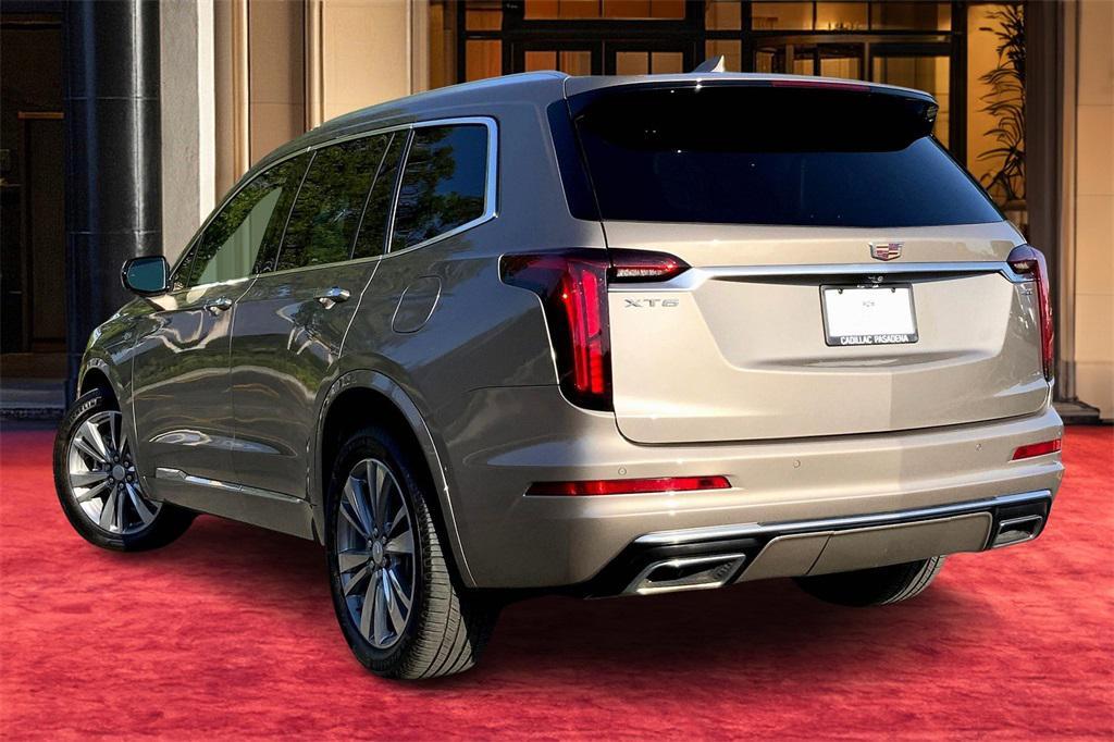 used 2022 Cadillac XT6 car, priced at $32,000