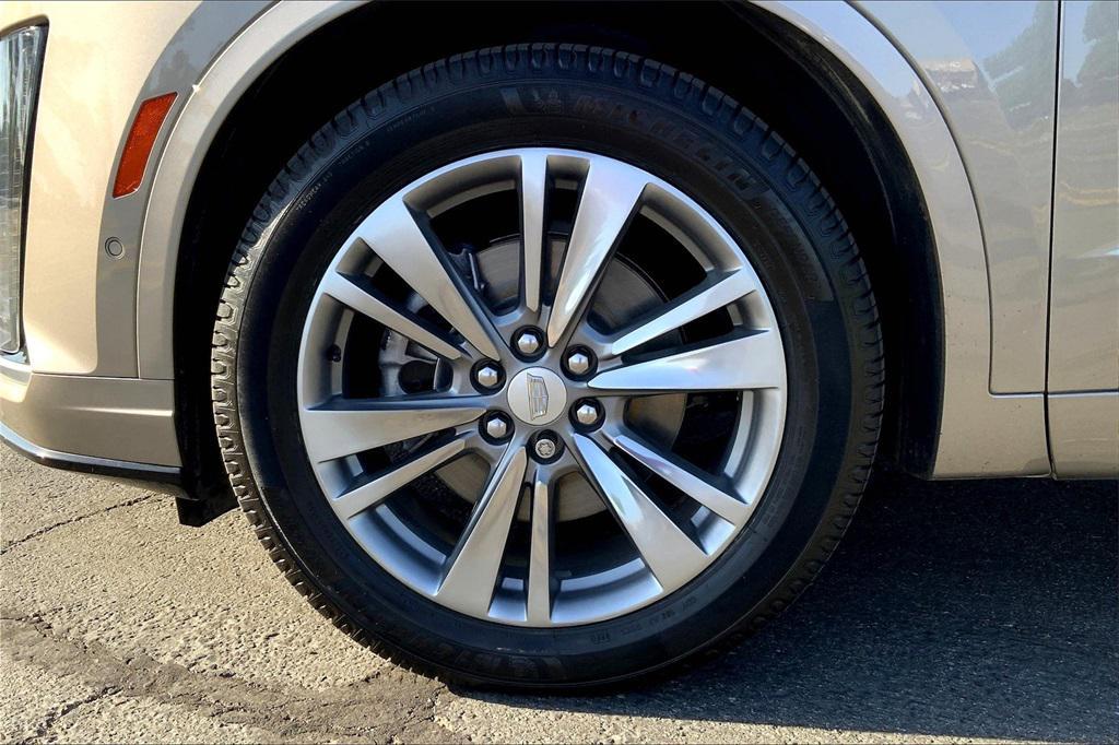 used 2022 Cadillac XT6 car, priced at $32,000