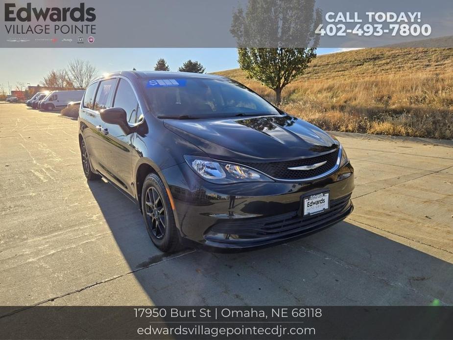 used 2017 Chrysler Pacifica car, priced at $18,181