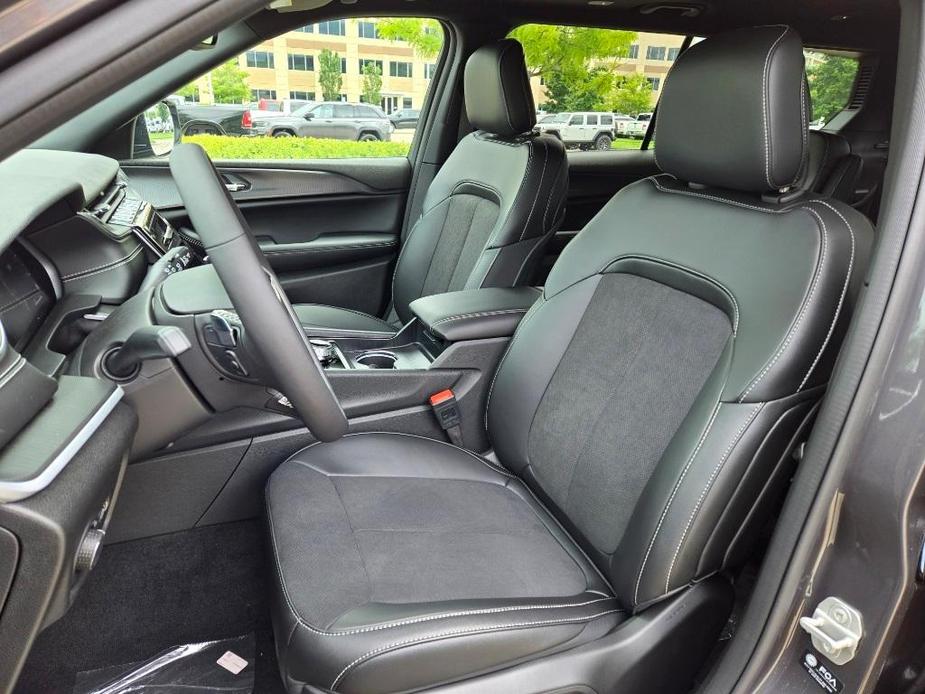 new 2024 Jeep Grand Cherokee L car, priced at $43,302