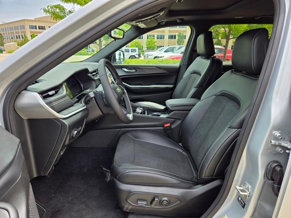 new 2024 Jeep Grand Cherokee L car, priced at $43,302