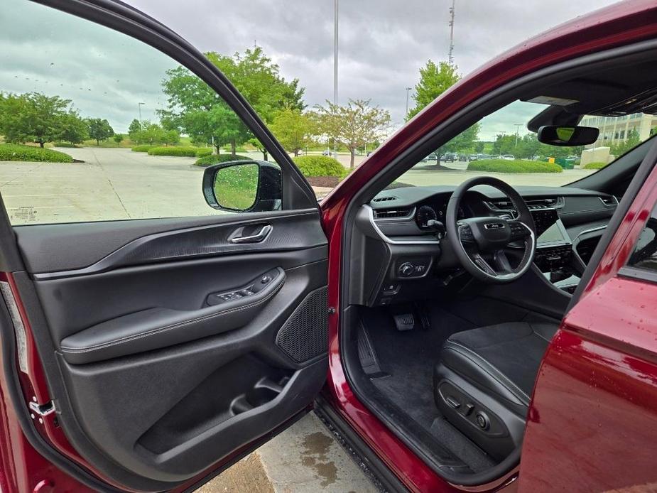 new 2024 Jeep Grand Cherokee car, priced at $41,842