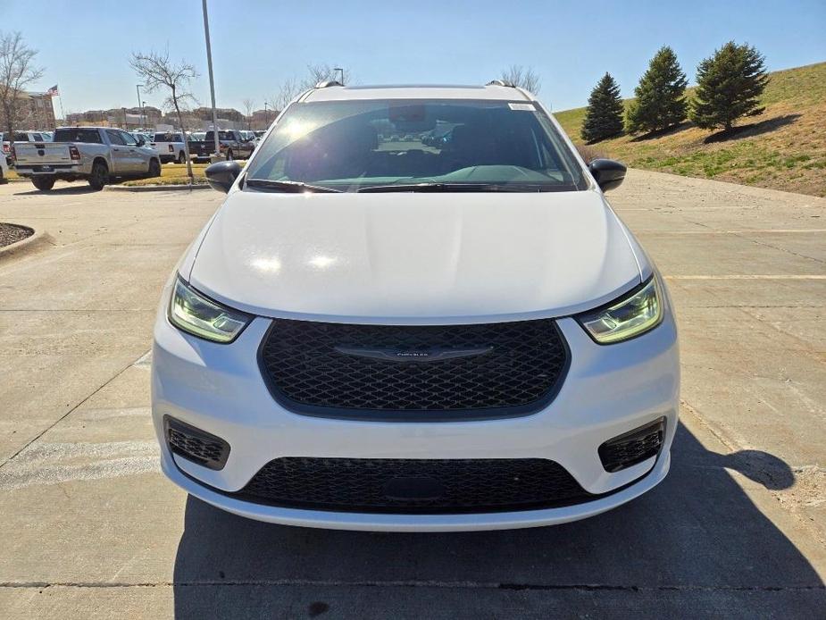 new 2024 Chrysler Pacifica car, priced at $43,447