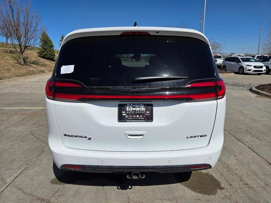 new 2024 Chrysler Pacifica car, priced at $43,447